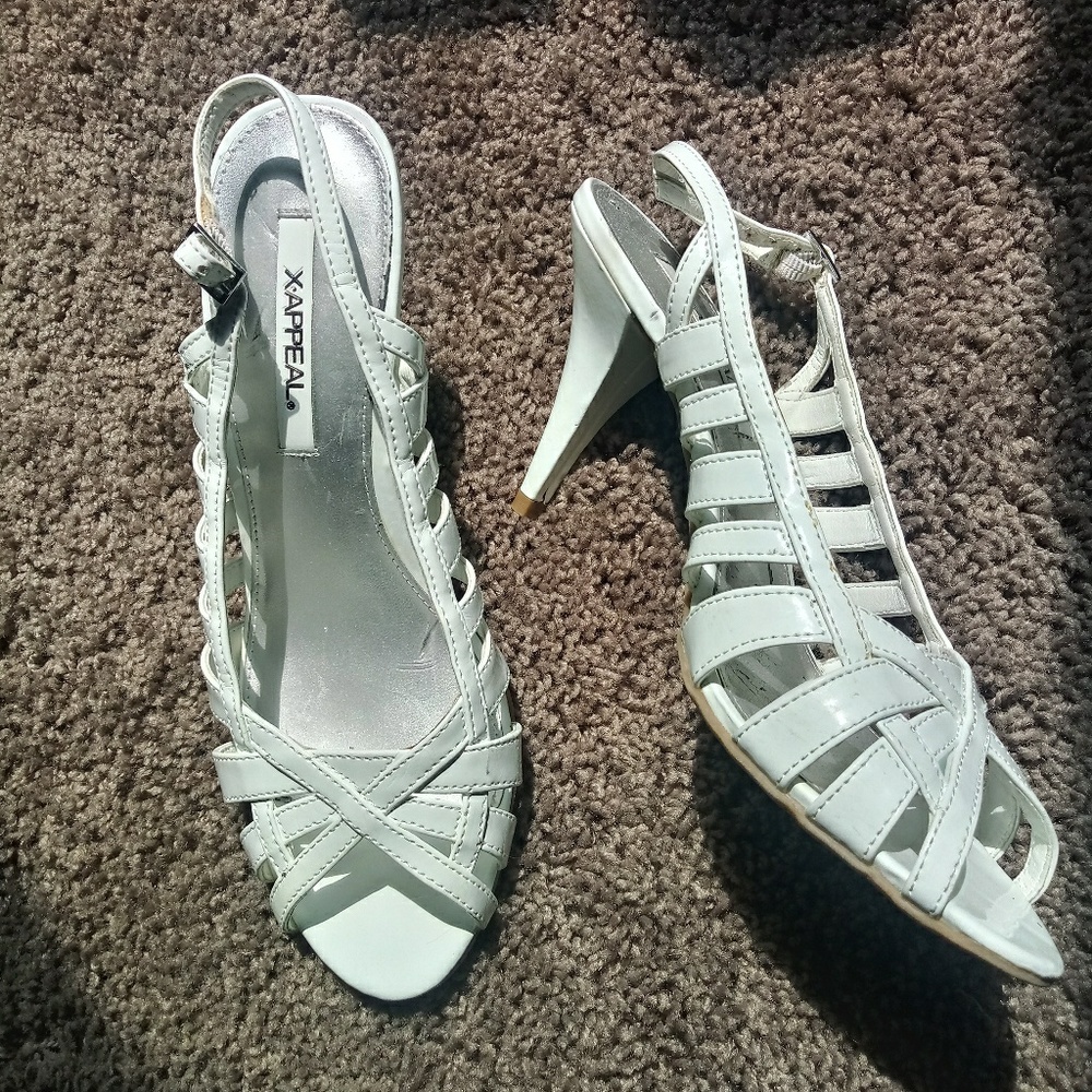 X-APPEAL Criss-Cross pumps